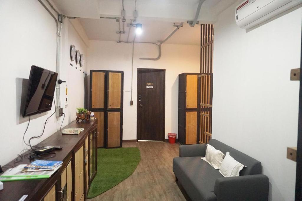 Feel Good Bangkok Hostel Buitenkant foto
